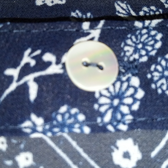 Denim Jeans & Casuals - Printed Button Up - Large - Picture 7 of 10